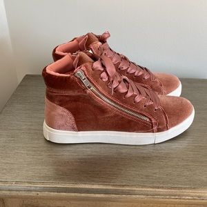 Madden girl sneakers size 7